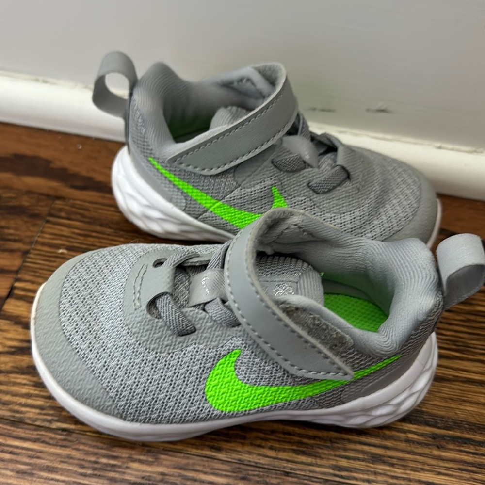Nike running shoes for baby size 4C